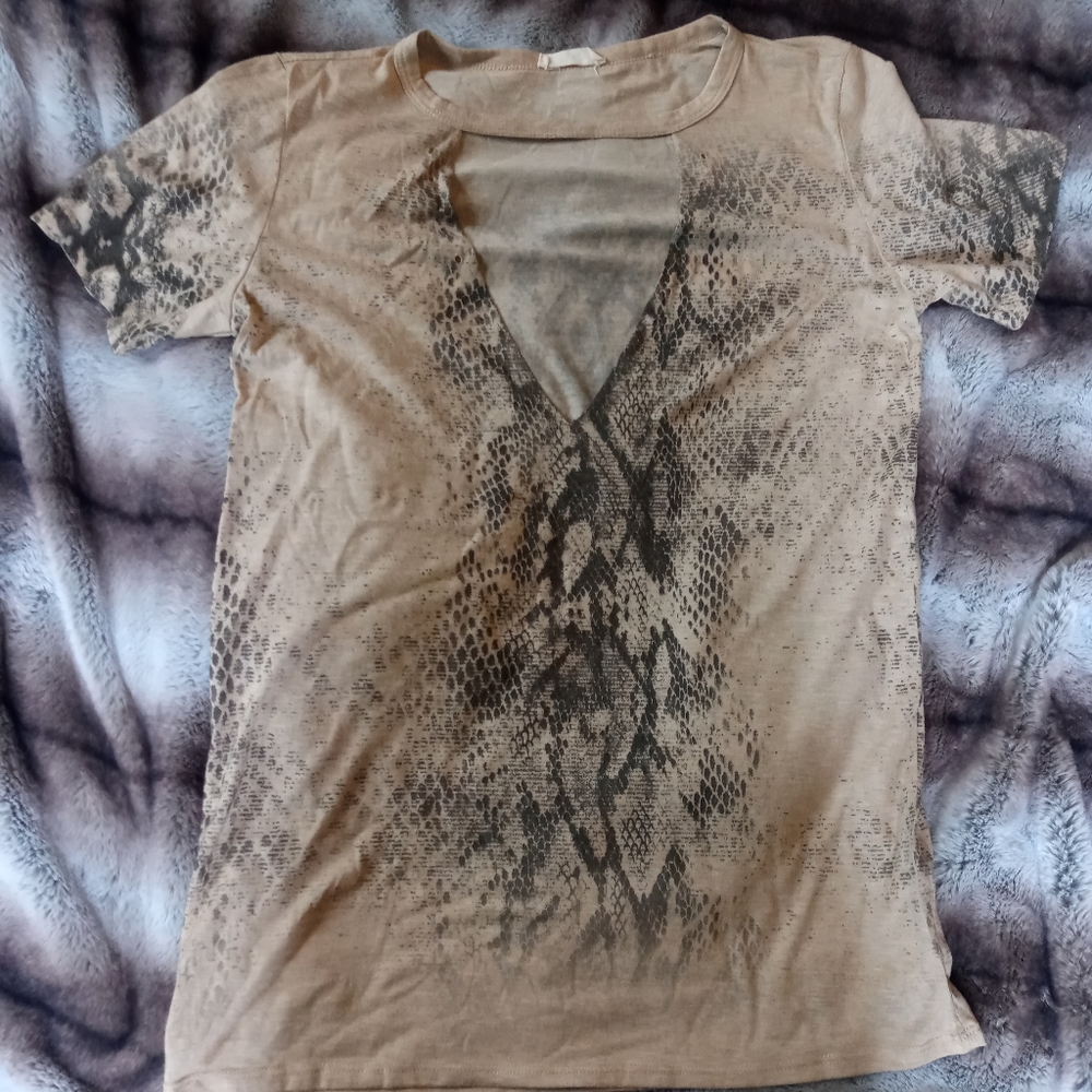 Womens loose fit V neck tee. Size S